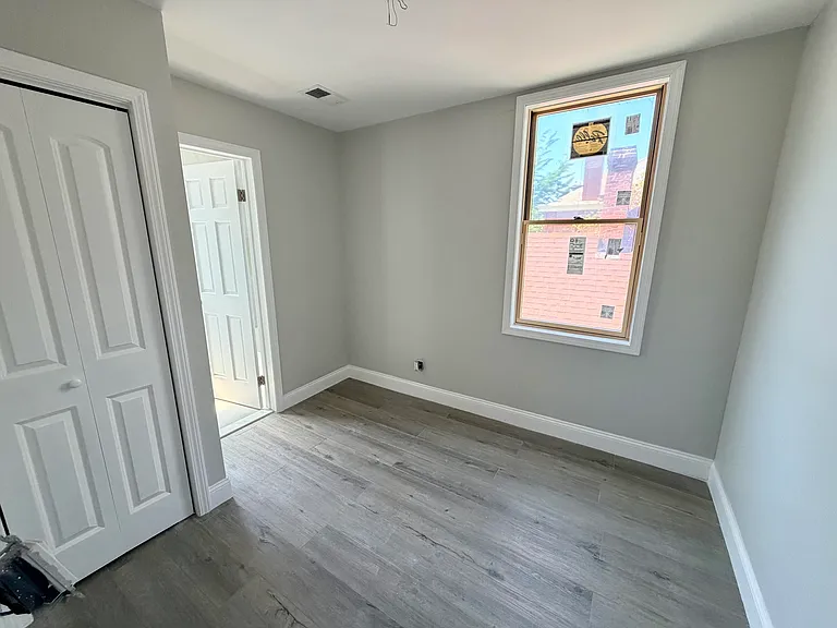 341 Grosvenor Ave #1 — Photo 13