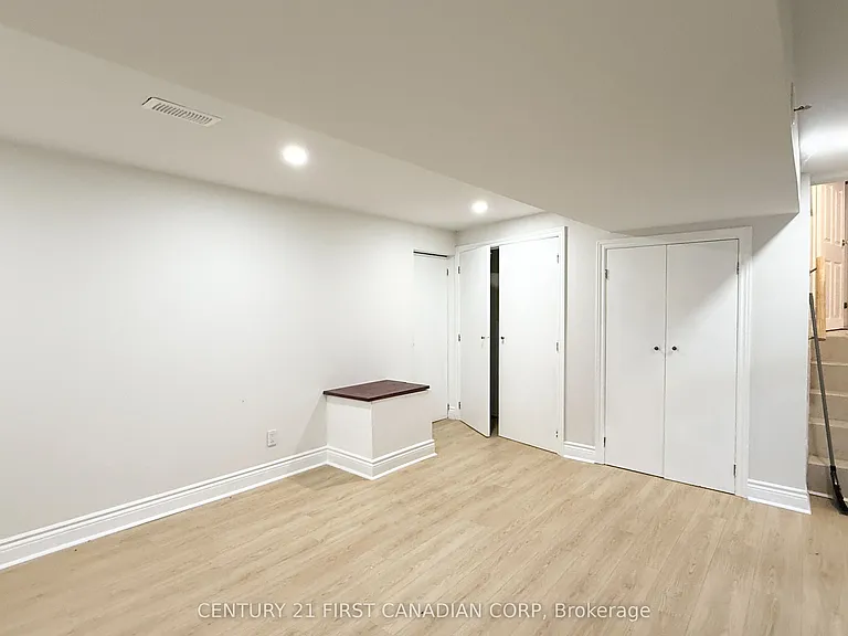 80 Rollscourt Pl — Photo 18