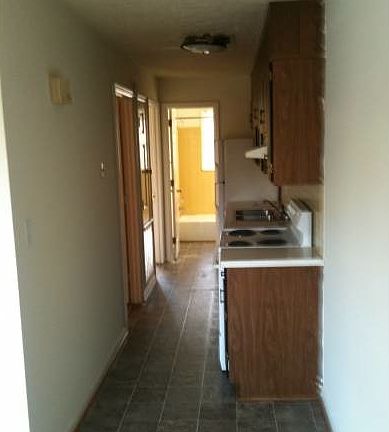 5th image of 100 Holmes Cir APT 2