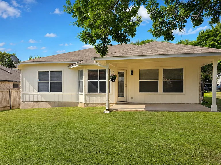 1017 Reynaldo St — Photo 13