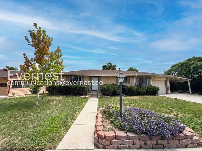 3 bed, 2.0 bath, 2332 sqft, $3,000 — Photo 1