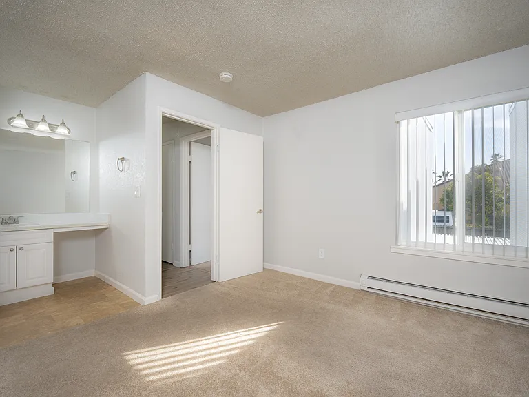 Breakwater 3 Bed, Master Breakwater 3 Bed, Master