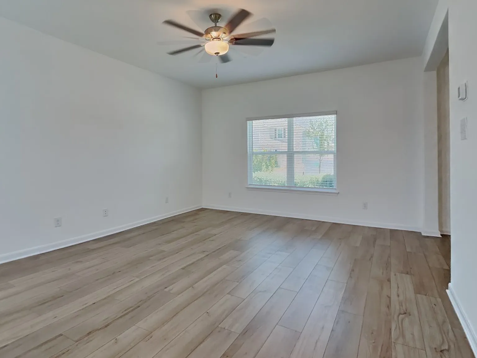 4 bed, 2.5 bath, 1776 sqft, $1,795 — Photo 3