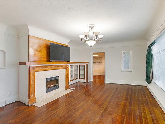 2nd image of 3259 3rd Ave