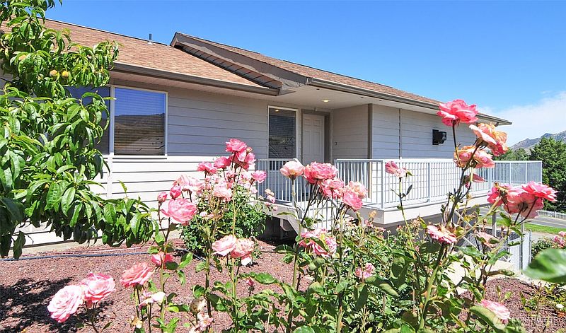 2nd image of 2961 Riviera Boulevard