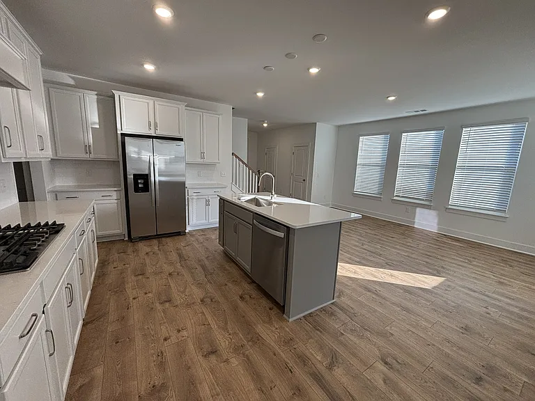 1008 Timothy Ln — Photo 3