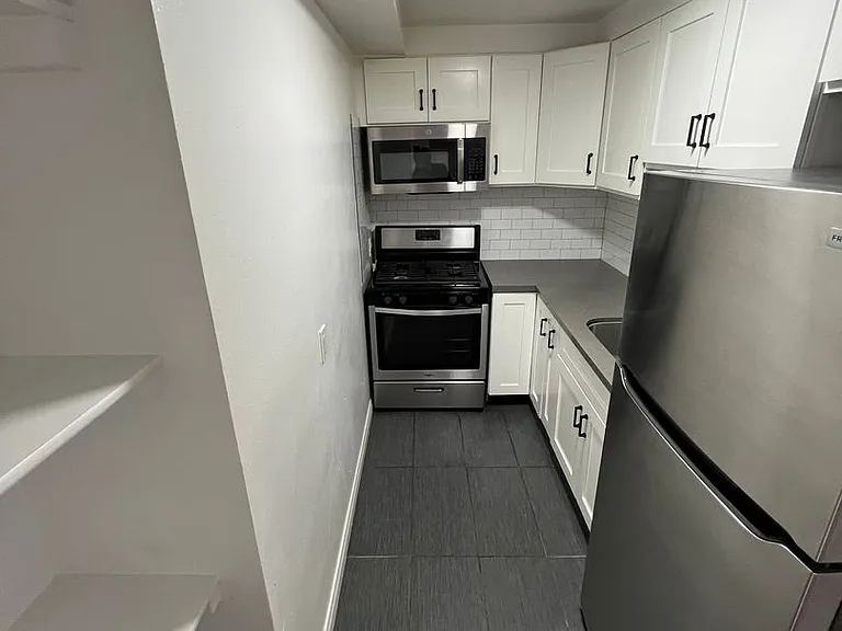 VRA27 LLC- "Villa Regency Apartments" — Photo 24