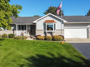 4920 Walnut Grove Dr, Poplar Grove, IL 61065