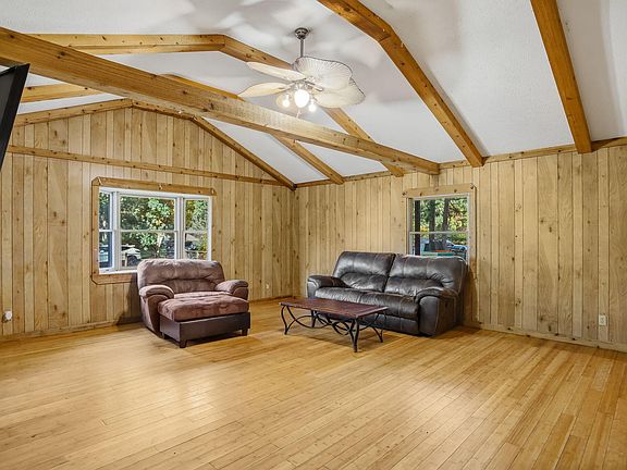 4th image of 907 2nd St