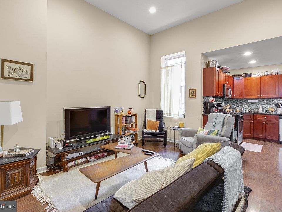 1st image of 1631 W Girard Ave #1