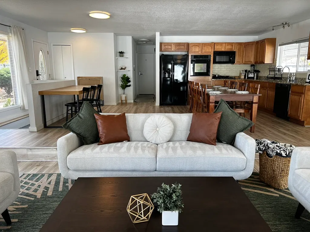 5 bed, 2496 sqft, $4,000 — Photo 4