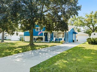 1300 Briarwood Dr, Port Huron, MI 48060