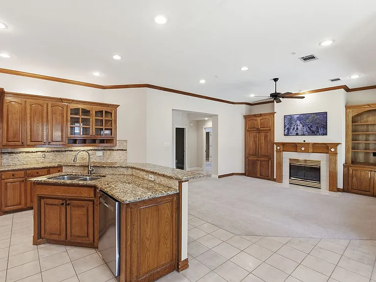 1020 Highland Oaks Dr — Photo 17