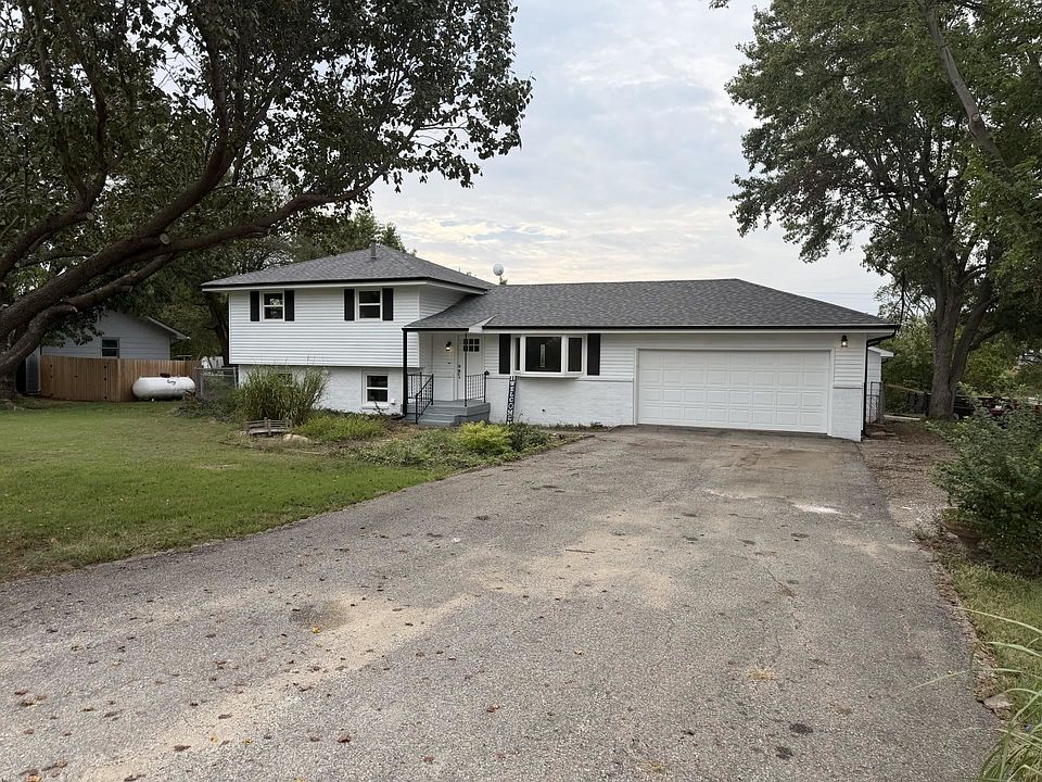 1st image of 349 W Robson Rd