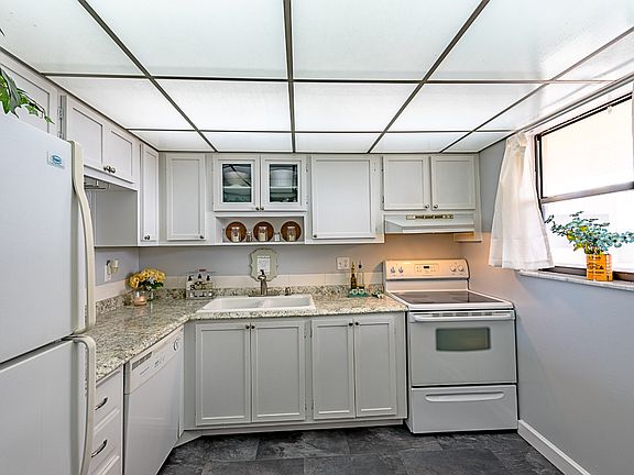4th image of 2304 S Cypress Bend Dr APT 613