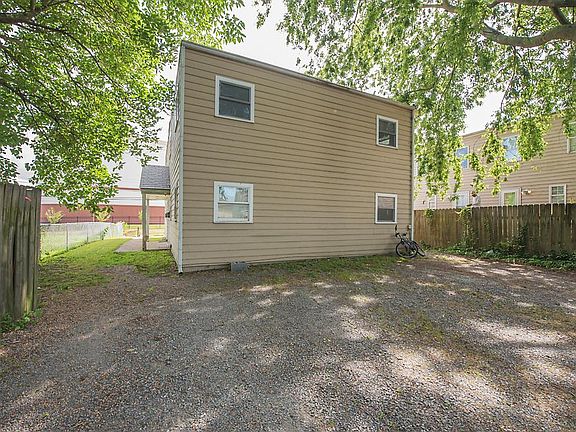 4th image of 2917 M St APT D