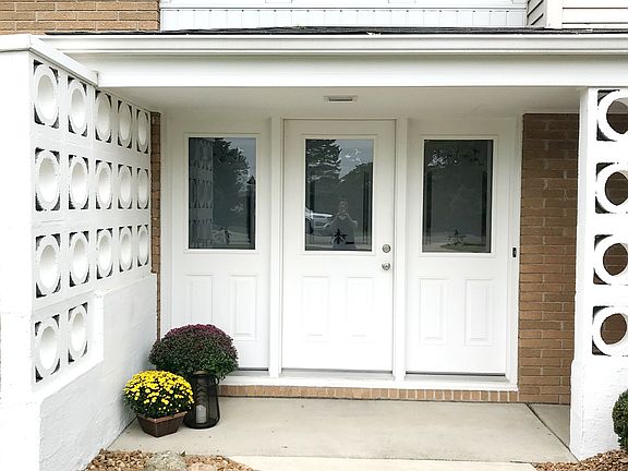 3rd image of 1862 Riverview Dr