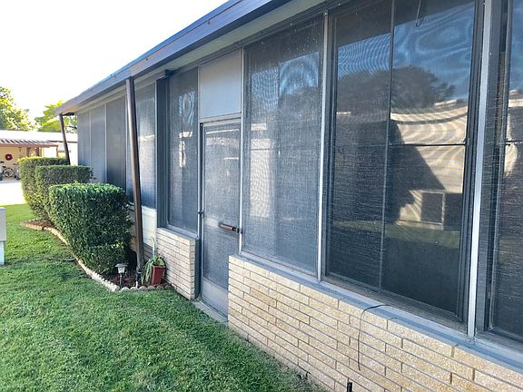 5th image of 658 N Edgewater Dr