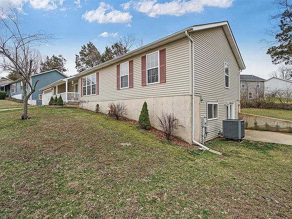 3rd image of 114 Rock Island Dr