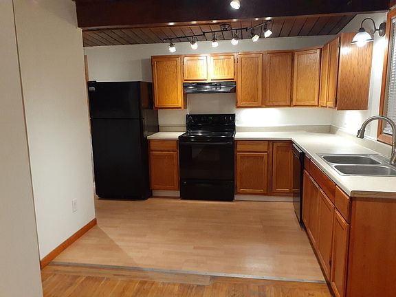 2nd image of 712 W Brown St