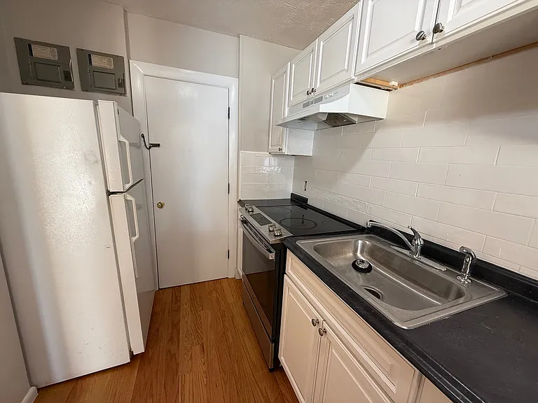 44 Maple St #101 — Photo 4