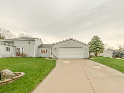 W233N6133 Teakwood COURT, Sussex, WI, 53089
