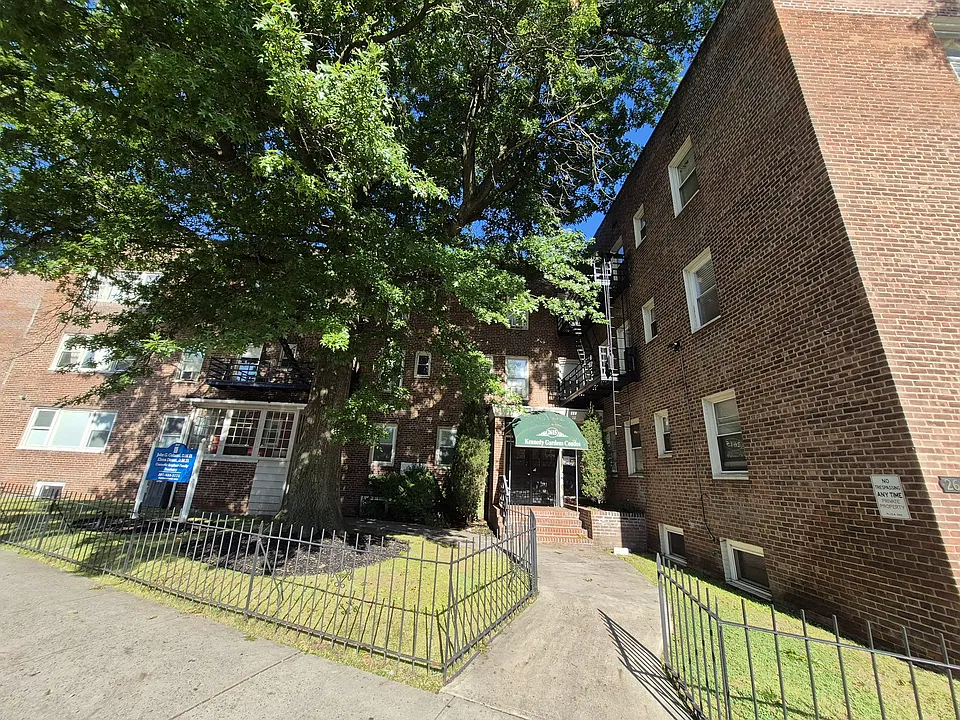 2615 Kennedy Blvd #204