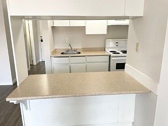 5th image of 1715 W 11th Ave #1479363