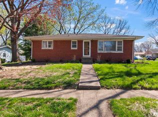 220 S 4th St, Riverton, IL