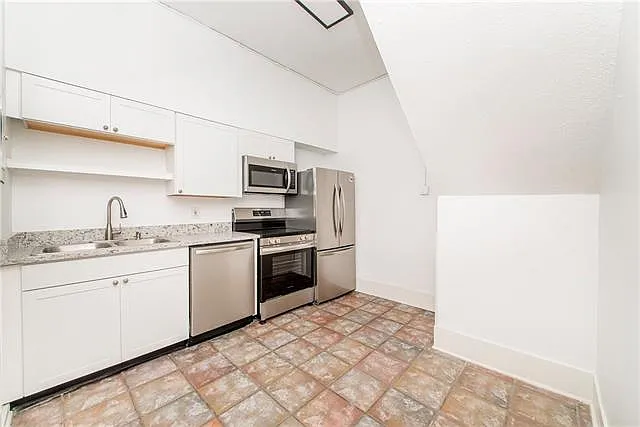 535 Governor Nicholls St — Photo 10