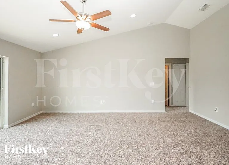 444 Lanham Dr — Photo 5