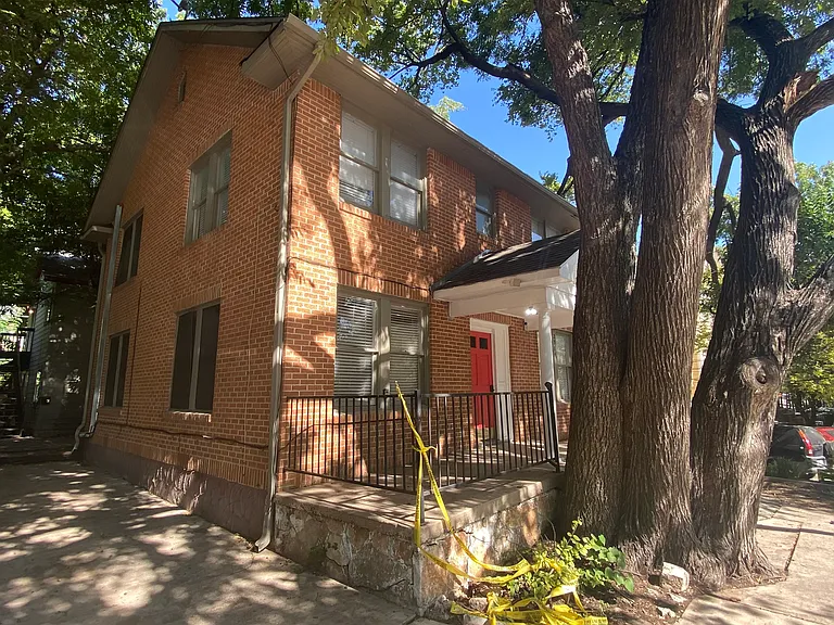 2714 Whitis Ave #A — Photo 30