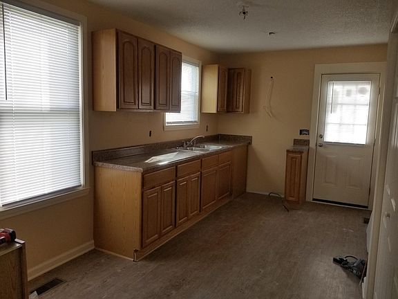 3rd image of 1231 Greenfield Dr