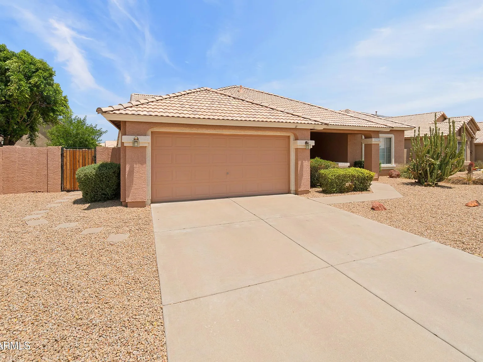 3 bed, 2.0 bath, 2210 sqft, $2,050 — Photo 4
