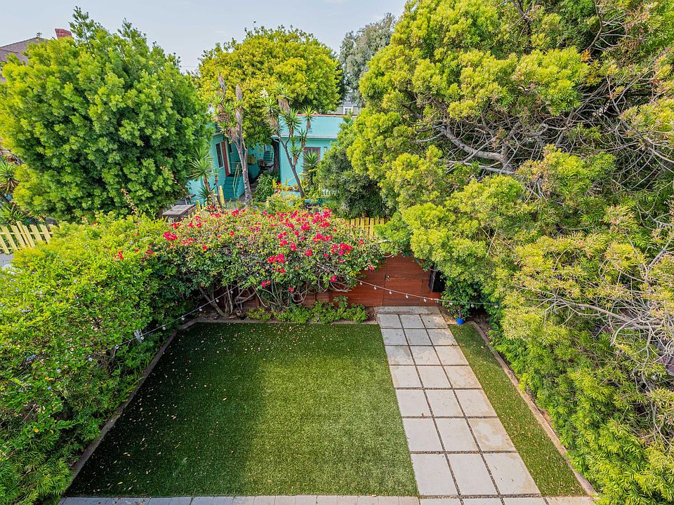 Large front yard for entertaining and outdoor dining!