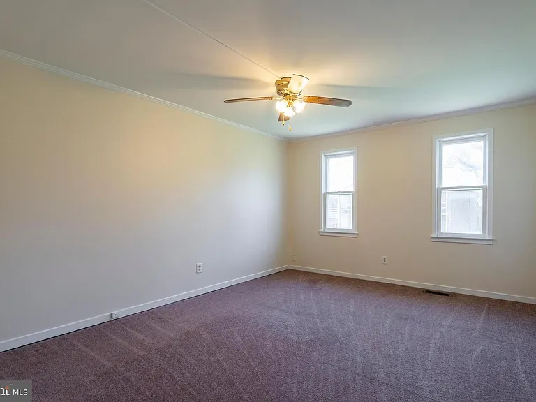506 Saint Albans Ct — Photo 16