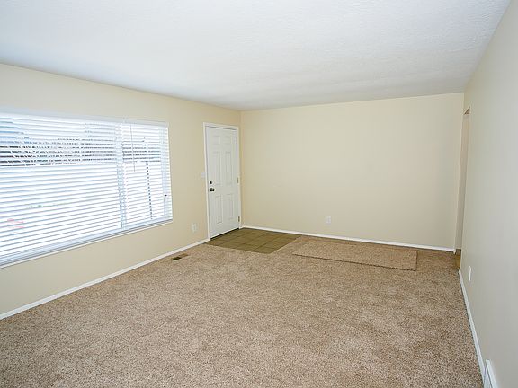 5th image of 2680 S Masonic Cir