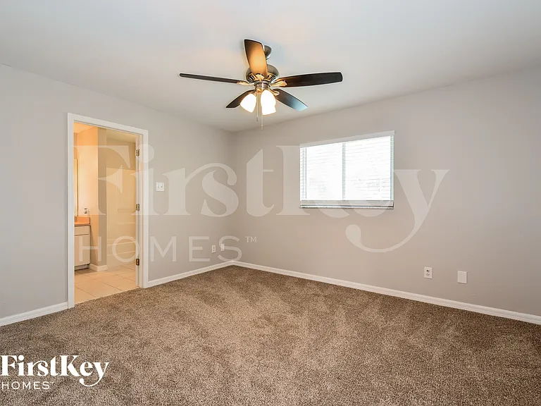 4829 SW 24th Ave — Photo 9