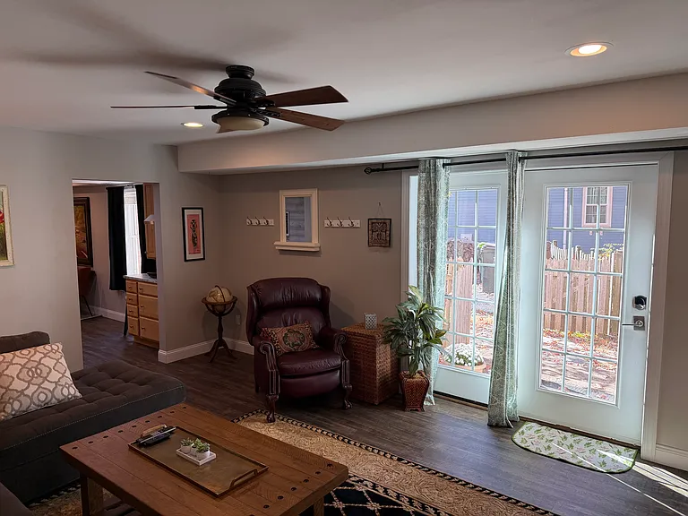 695 Victorian Ct #B — Photo 7