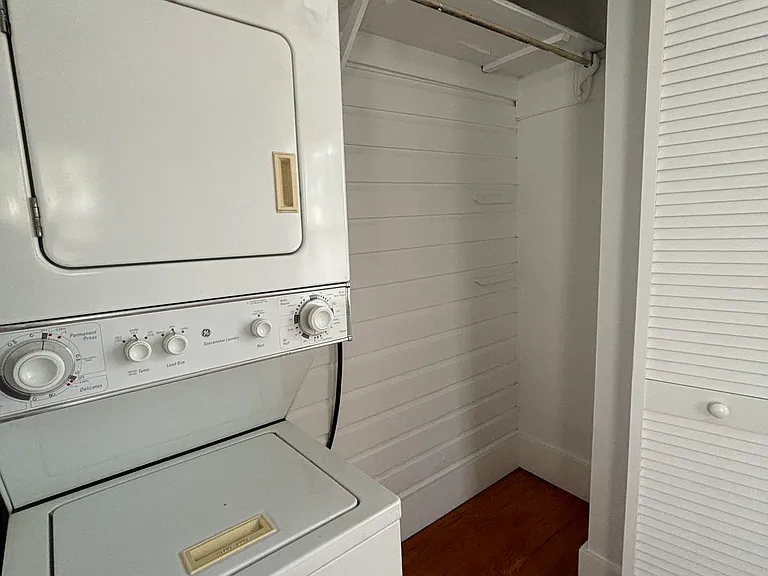 1775 Bay St — Photo 15