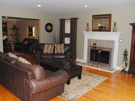4th image of 7 De Rose Ln