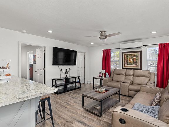 3rd image of 275 Osborn Hill Rd