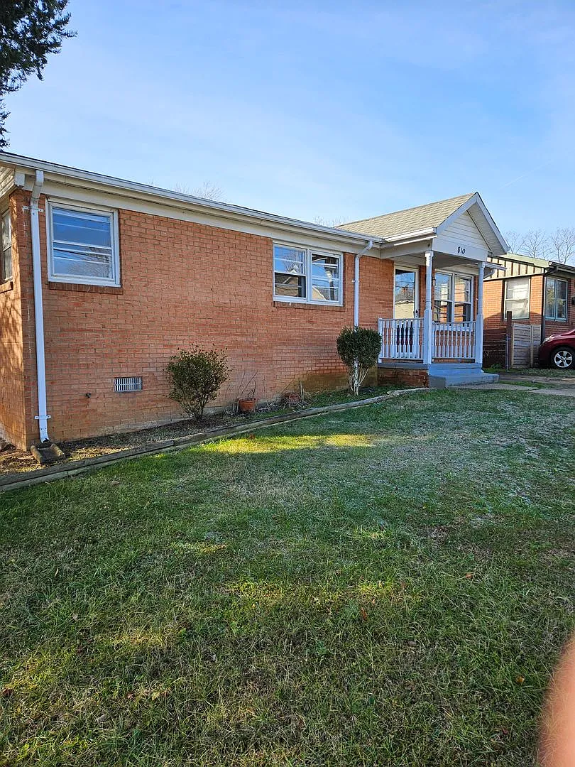 810 Rockland Ave photo 1