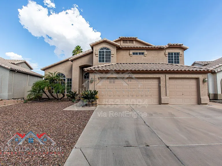 1231 N Layman St — Photo 1