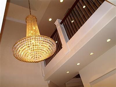 Foyer w/ crystal chandelier
