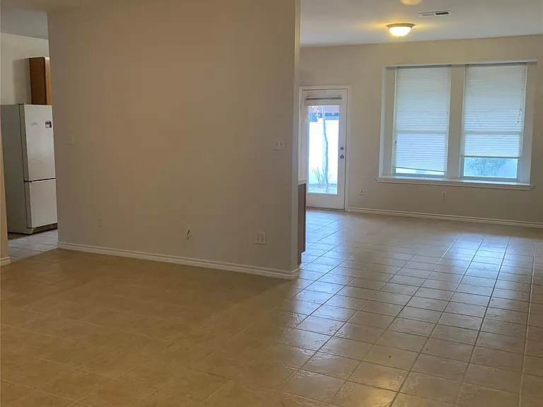 11 Lords Cir — Photo 14