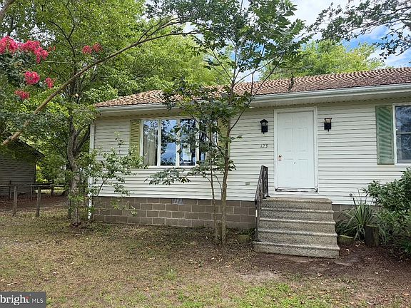 2nd image of 37339 Main St