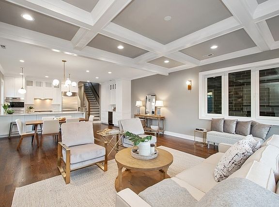 3rd image of 1321 W Wrightwood Ave #1