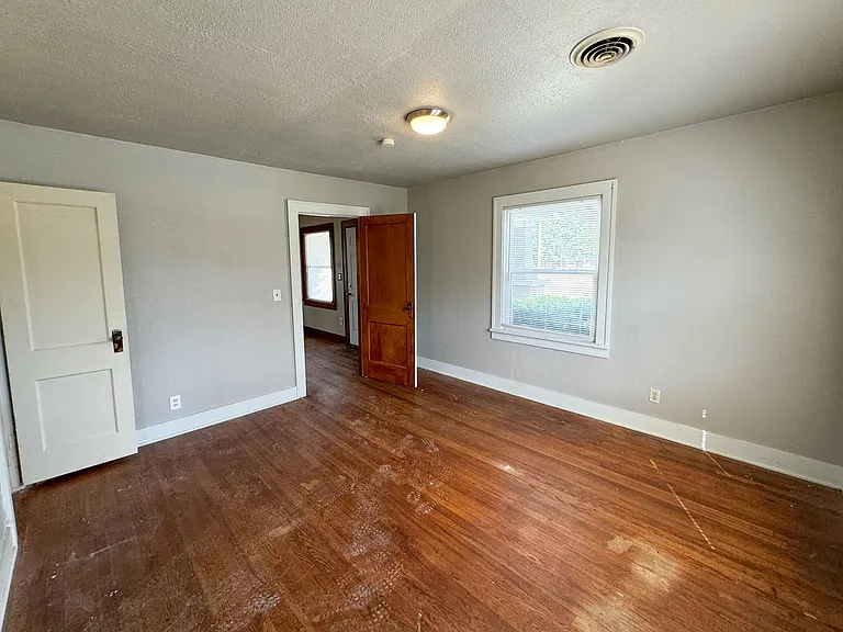 913 N Boulevard St — Photo 15