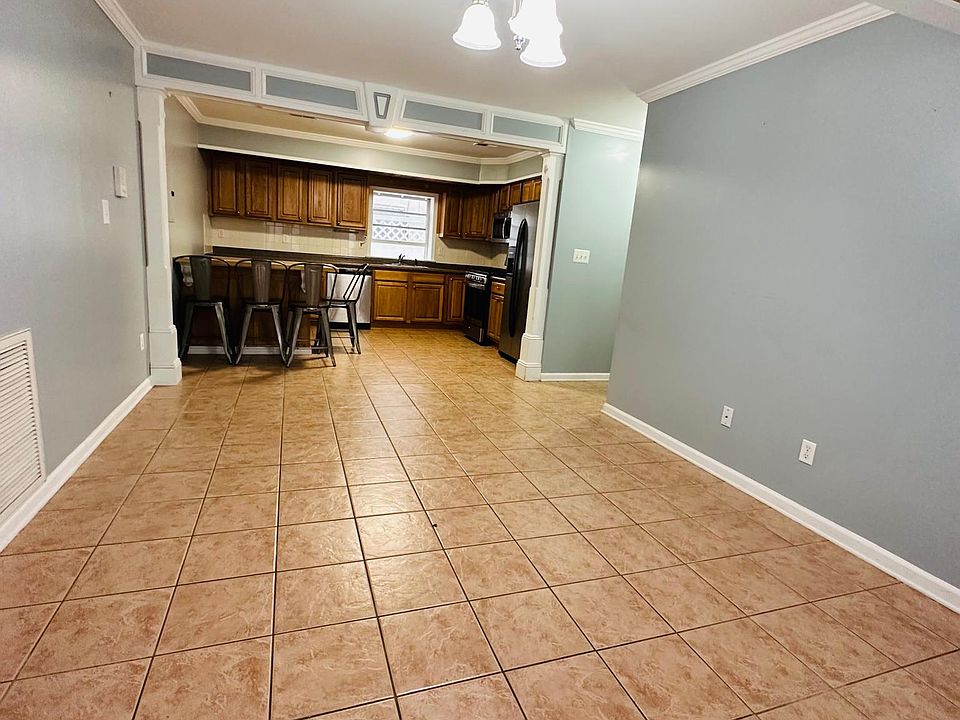 1st image of 104 Saint Francis St